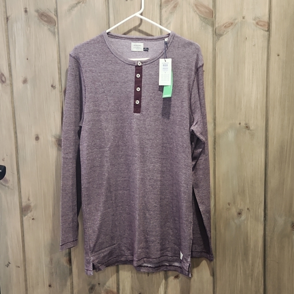 Medium  Jack and Jones Men’s Henley burghundy, Long Sleeve NWT, extra long